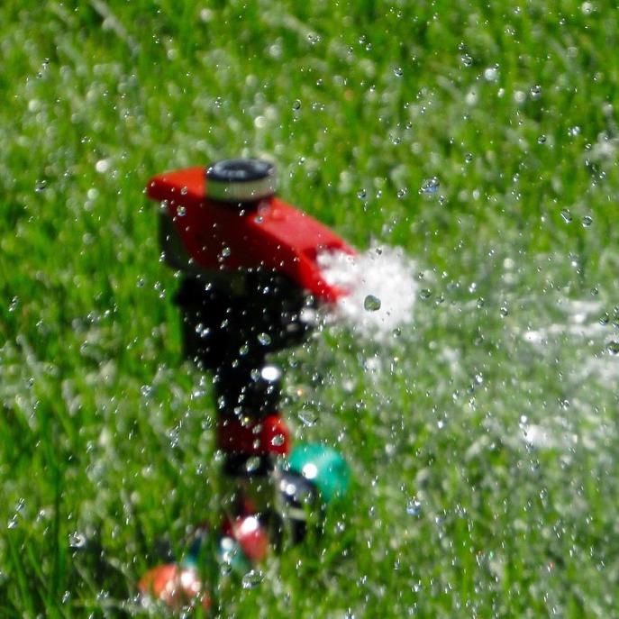 This sprinkler puts out some water in bursts.